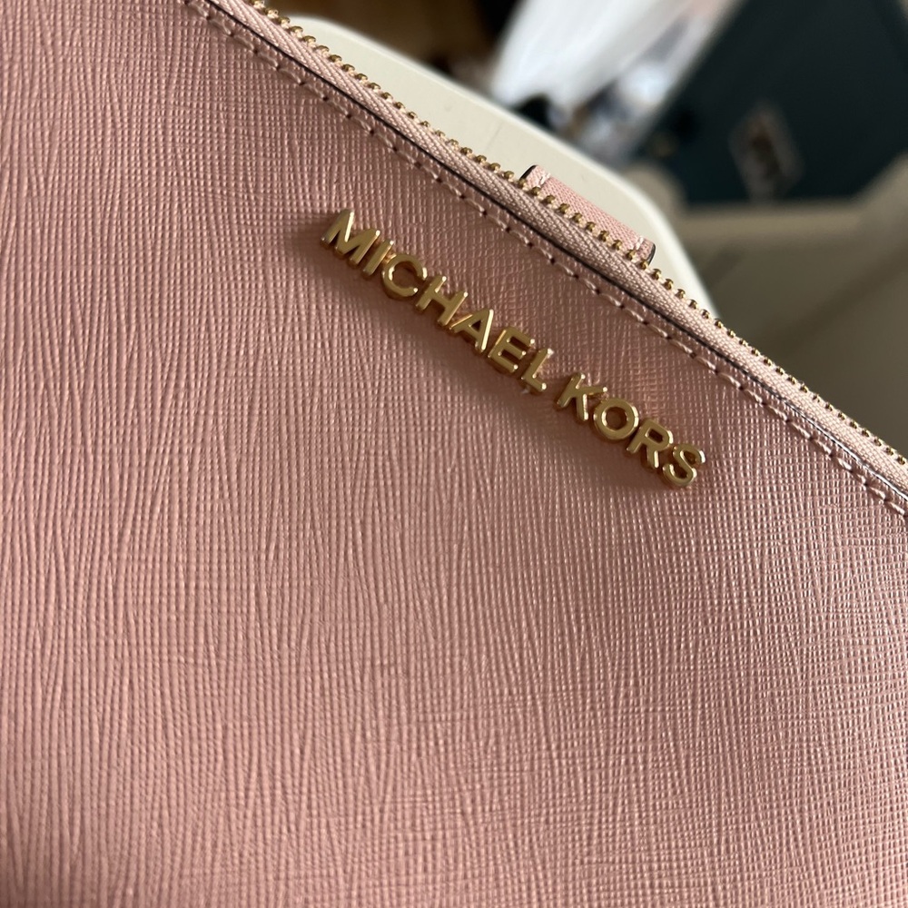 Michael Kors leather smartphone wallet - Picture 4 of 16